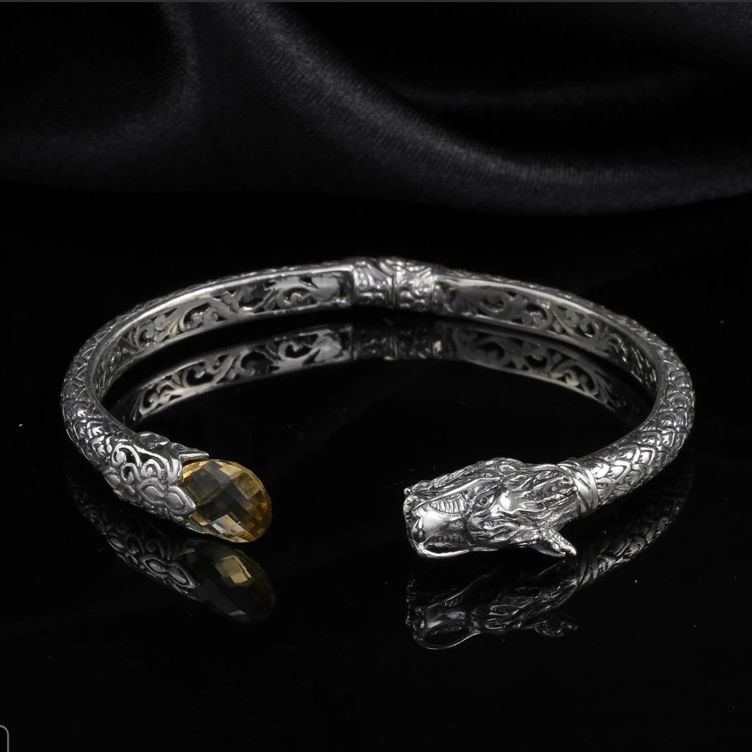 Devildomlove's tweet photo. To: @greatmammoney 
From: a shadow 

💌 21st Century, Solid pure silver 
Amore e Psiche, Italy, Champagne
cover &amp; citrine and silver dragon bangle 💌

"Happy New Year!
I hope this year will bring you everything you desire and more. You deserve the best from life" https://t.co/HGyvCiWmxW