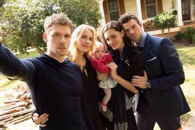 lnfosSeriesFR's tweet photo. #INFO 2023 est la première année sans épisode de l’univers de #VampireDiaries depuis le début de la série originelle https://t.co/W4F9c8OFr7