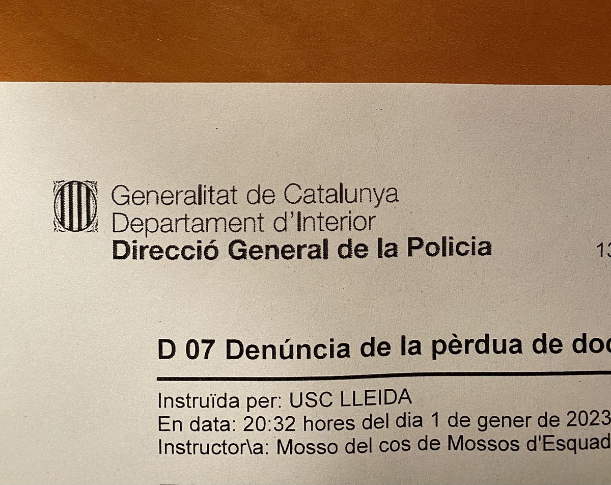 pauladetrufa's tweet photo. Y empezar el 2023 bien cabrón
(Bad Bunny potser t’has passat una mica) https://t.co/kII9jID6Zl