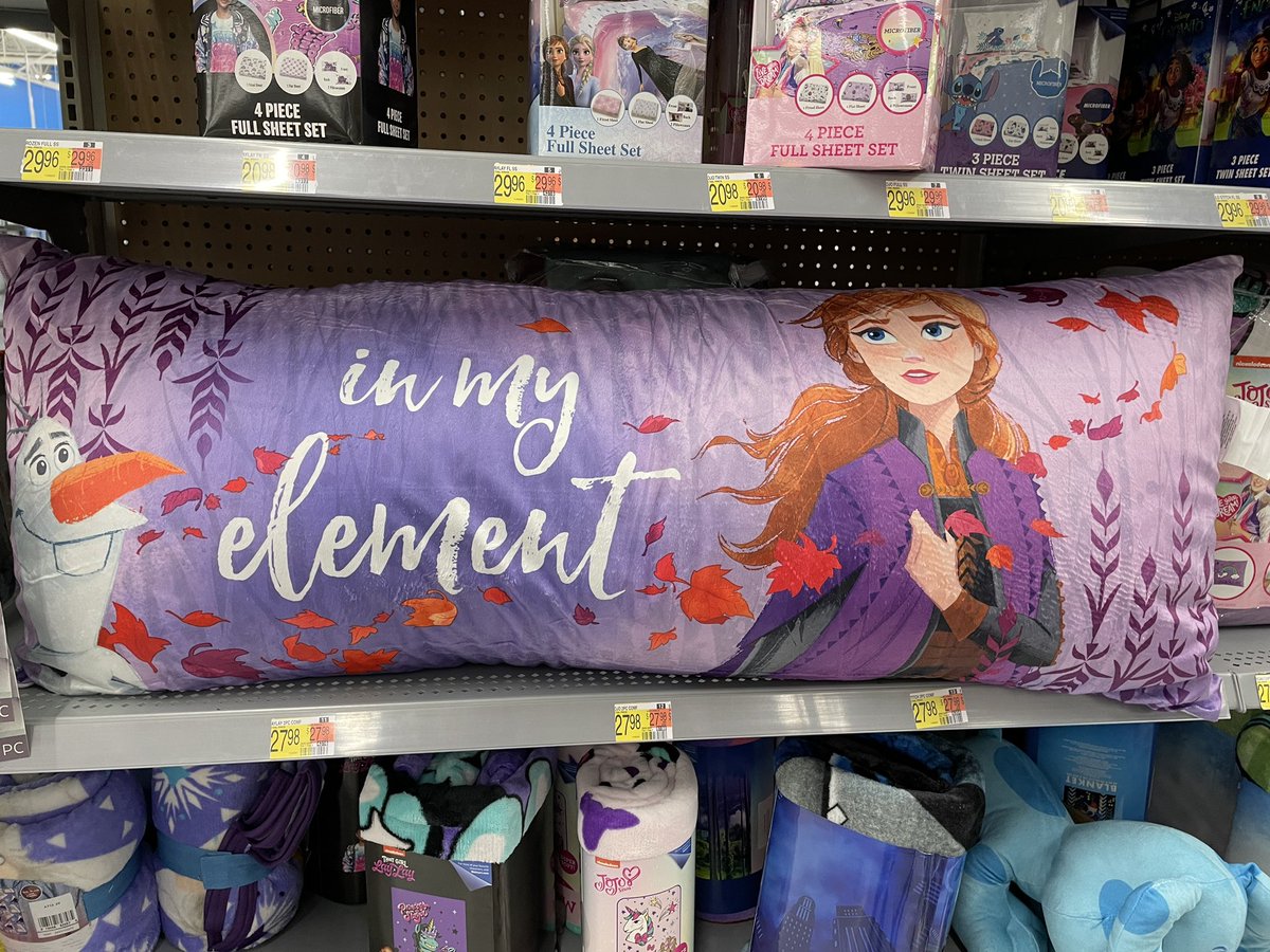 Tiara_Princess7's tweet photo. Frozen body pillow ❄️ #frozen #didney #disneyfrozen #frozen2 #elsa #anna #olaf https://t.co/FY3FbFBOQx