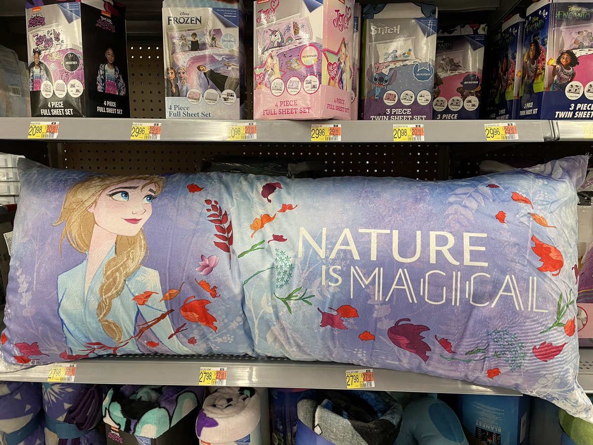 Tiara_Princess7's tweet photo. Frozen body pillow ❄️ #frozen #didney #disneyfrozen #frozen2 #elsa #anna #olaf https://t.co/FY3FbFBOQx