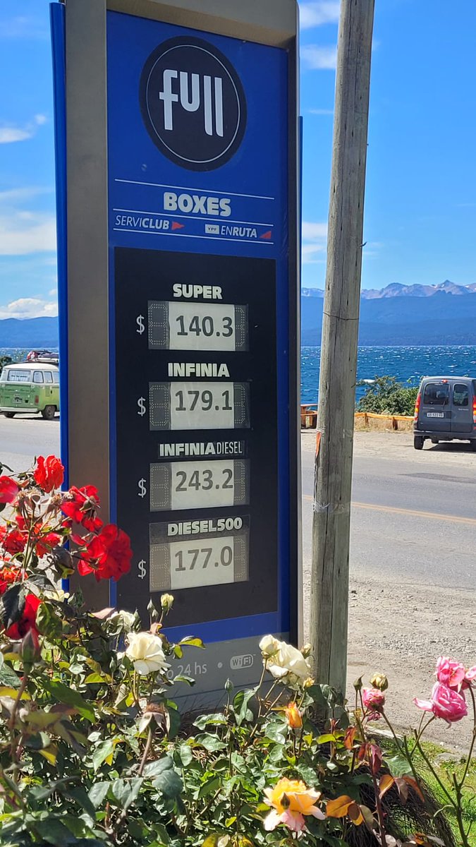 #NaftaEnBariloche ⛽️

🗺 Bariloche, Río Negro
📍 <a href="/YPFoficial/">ypfoficial</a> frente al lago 😎

💰 $140,30 #NaftaSuper
💰 $179,10 #NaftaInfinia
💰 $243,20 #DieselInfinia
💰 $177,00 #Diesel500

#FotoTestigo 📸