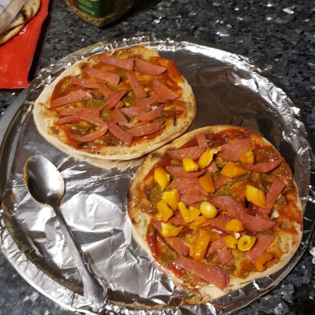 dotdotdot_tshir's tweet photo. New Year's Pizza eve! https://t.co/FySeXNWKsO https://t.co/wnI8PFR68s