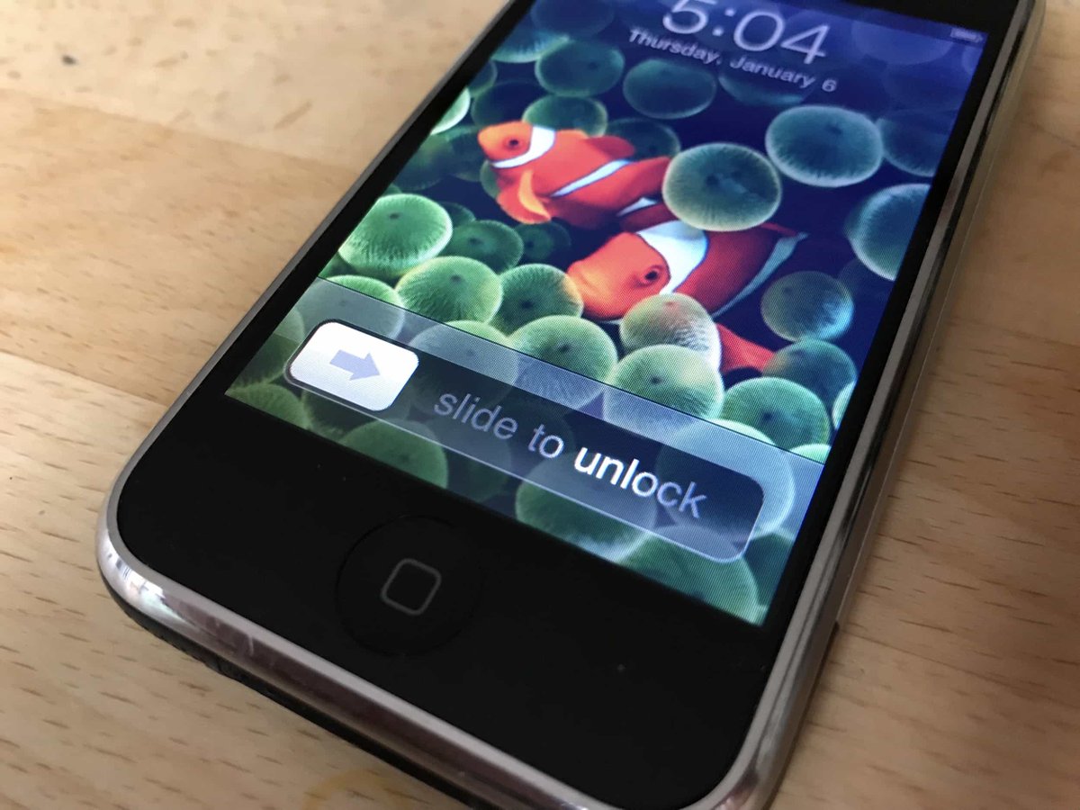 iupdate's tweet photo. Bring back slide to unlock 😭 https://t.co/vo82Ah2Hp2