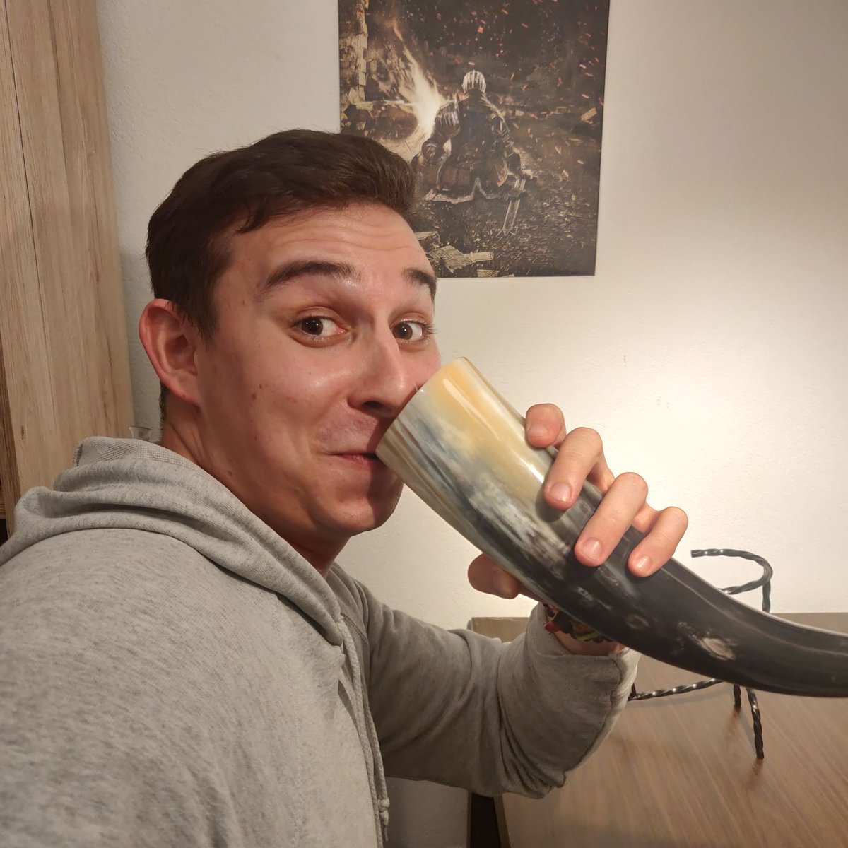 _Bikemiller_'s tweet photo. Joa ich denke das mit dem überlegen was das beste Weihnachtsgeschenk ist hat sich auch erledigt😍
Das Trinkhorn hat mir ein sehr guter Kumpel geschenkt. Hab glaube ich mal random  erwähnt das ein Trinkhorn geil wäre und er hat mir echt eins zu Weihnachten geschenkt. POG https://t.co/o6bCE62B88