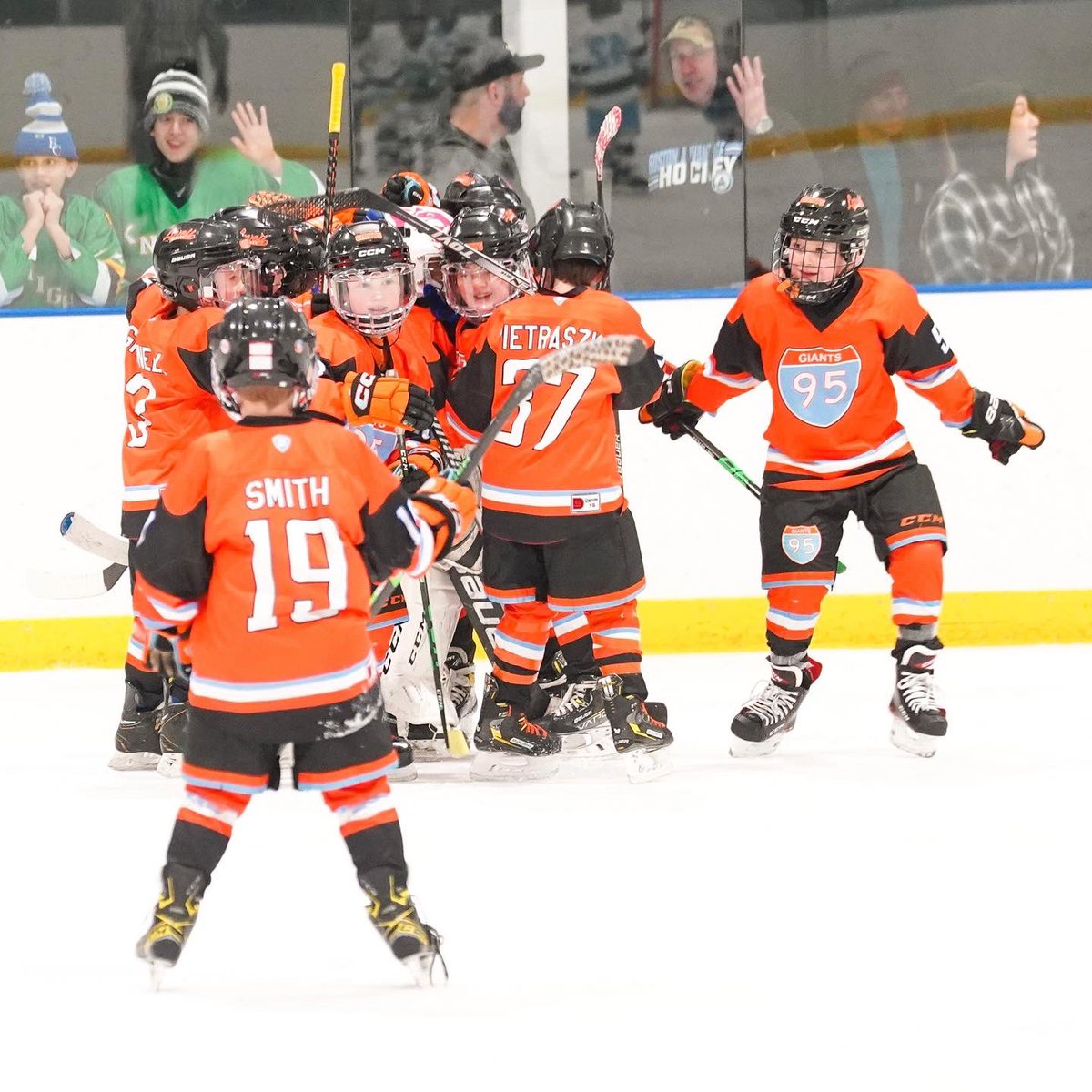 95HockeyGiants's tweet photo. Shoutout to the 2014 elite team for kicking off the New Year with a win over the Advantage 🔥🔥🔥 https://t.co/w05pZKyQFf
