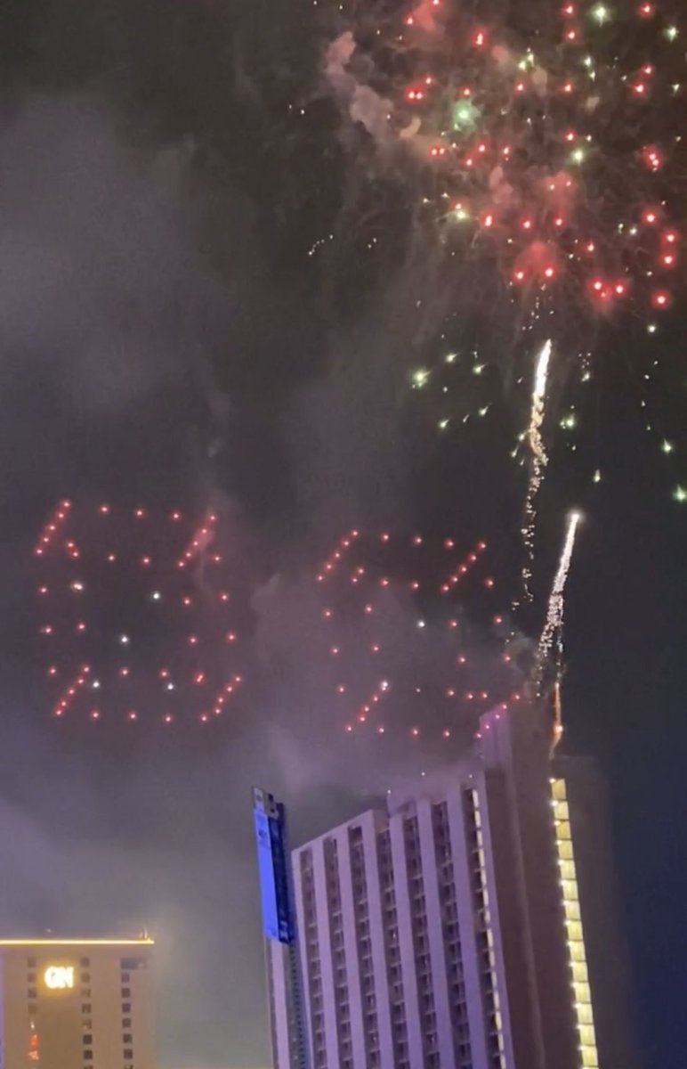 KiniHudson's tweet photo. Not really into fireworks ๐ , but pretty Christmas decor๐, @KevinHart4real #RealityCheckTour2022 and drones โฆ made for a nice NYE ๐ค๐ค๐ค@LasVegasLocally @ResortWorldLV https://t.co/1hy1RGDeUE