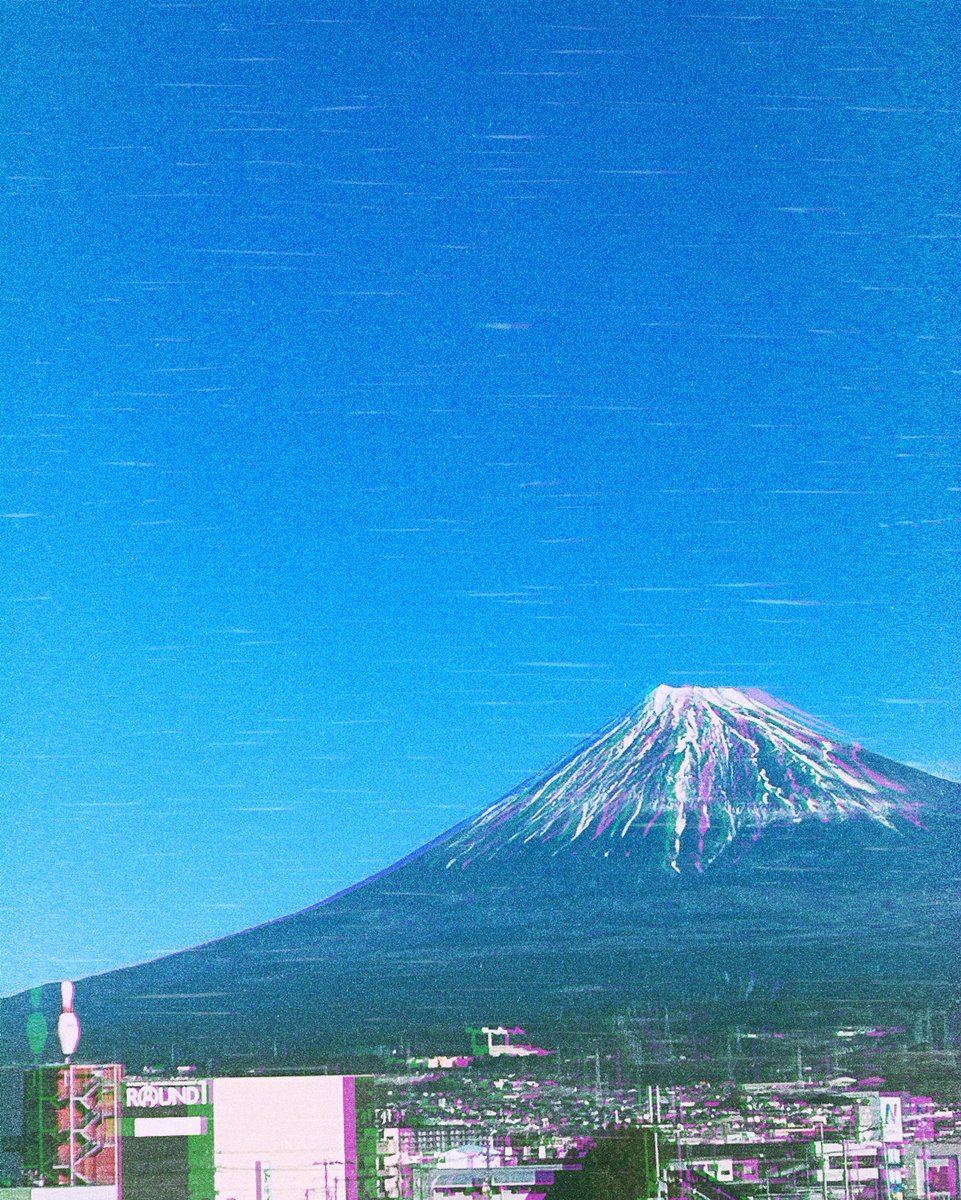 Vivienne👾 tweet media