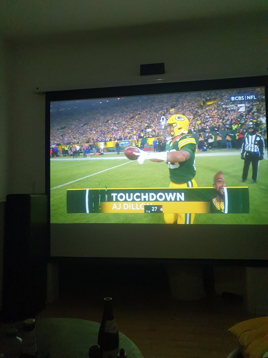 SeroBlink's tweet photo. Green and Gold🏈🏈🏈
#GreenbayGermany https://t.co/9SmFWzZhPu