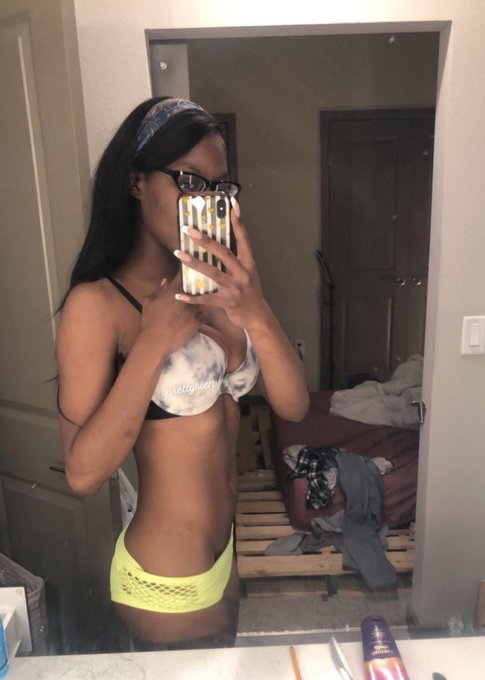 if you could only fuck one person all year, would it be me?  https://t.co/gUXE8LVjib https://t.co/bG