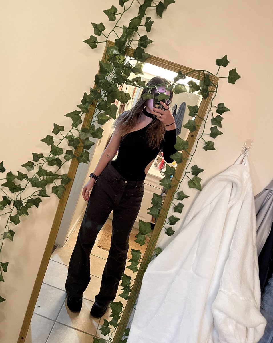 Megan Lee tweet media