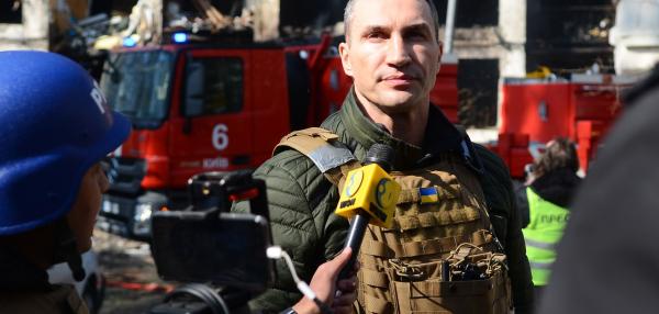 Freiheitskämpfer der <a href="/fdp/">FDP</a> vs. echte Freiheitskämpfer. Sind Sie kognitiv ansatzweise in der Lage, den Unterschied zu erahnen, <a href="/c_lindner/">Christian Lindner</a>, <a href="/MarcoBuschmann/">Marco Buschmann</a>, @wissing? Ich vermute nicht.
#Eigenverantwortung
#FDPmachtkrankundarm
#FDPrausausderRegierung
#FDPunter5Prozent
#SchwereSchuld