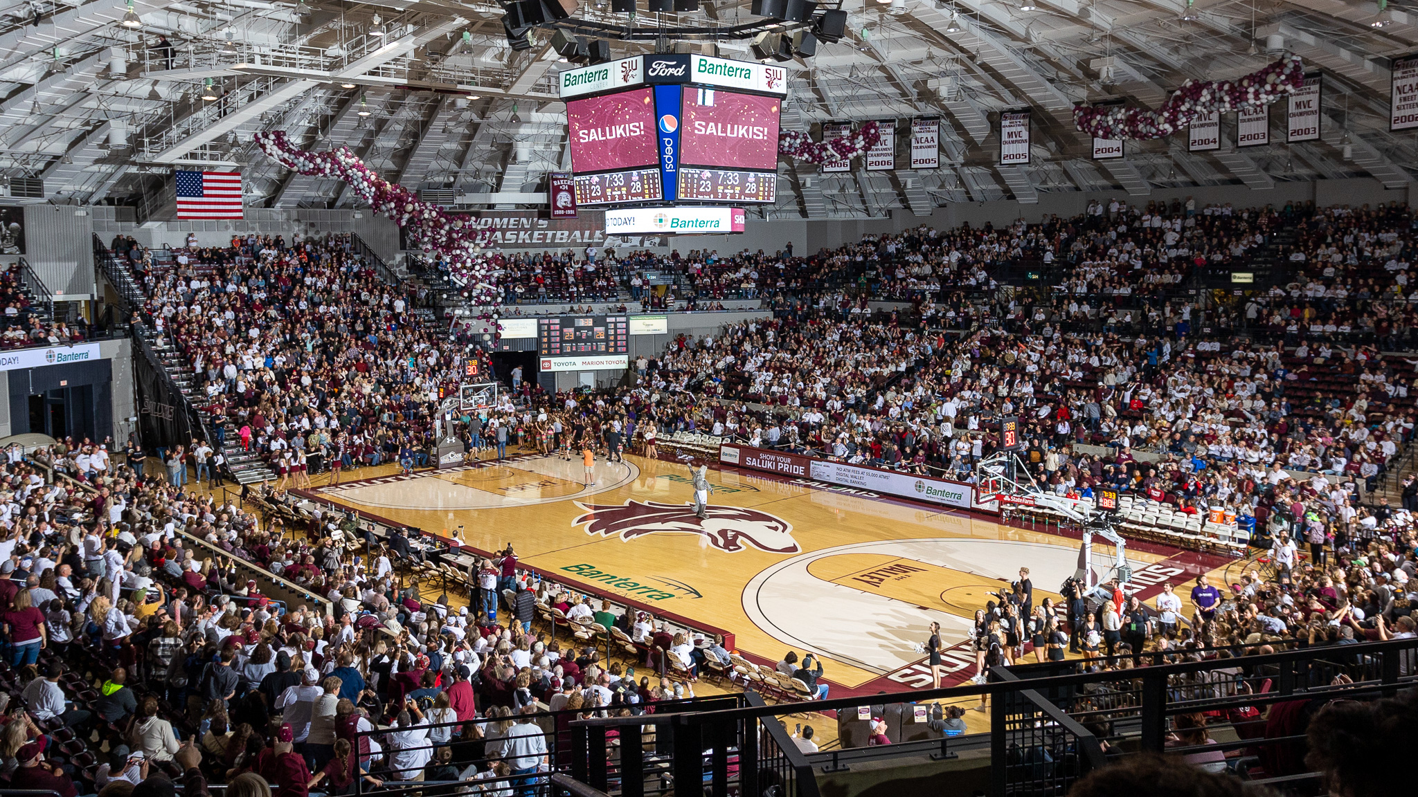 Siu basketball deals