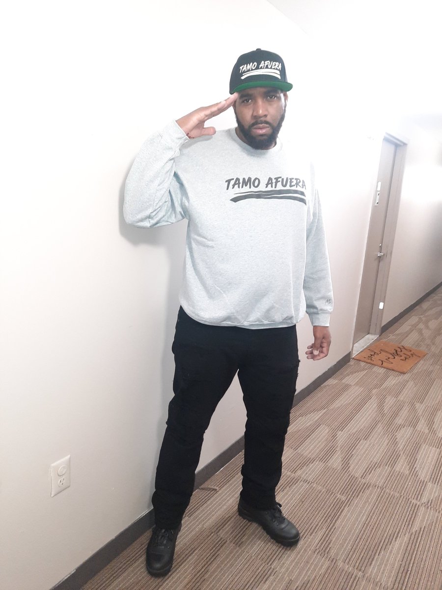 ChampagneCost tweet media