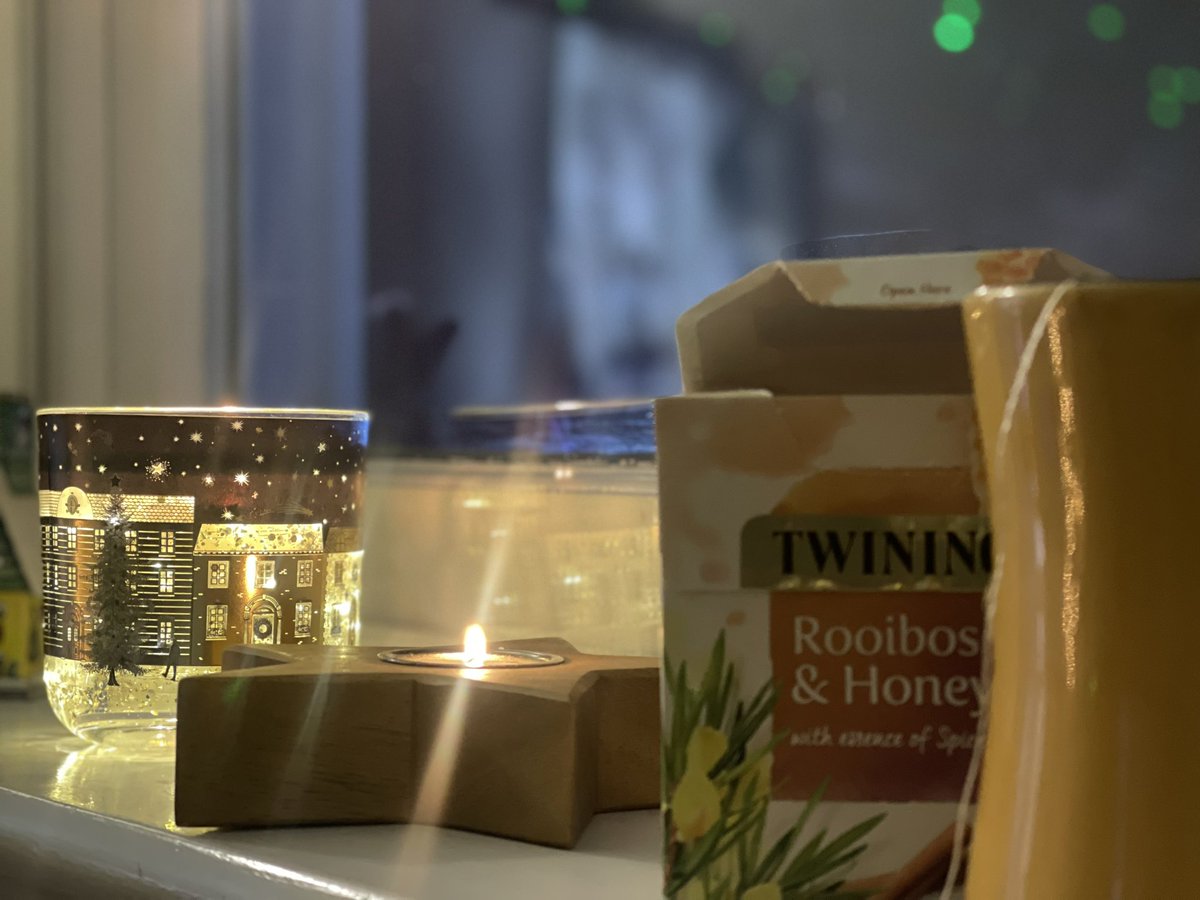 foxcrews1's tweet photo. Last bit of #christmas with a few of my favourite things. TY @TwiningsUK 🧡this #tea Wishing everyone as healthy 23 as possible #newyearwish #home #Sherlock #astudyinpink #candles #shoplocal #handmadelight #ambience #chil #rest #sofatime #newyearsnight https://t.co/yasr7hiHDA