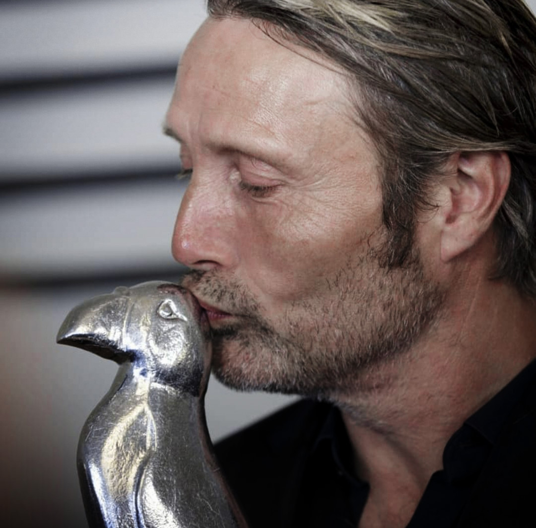 dnewabnormal's tweet image. Muito agradável ser fã do Mads Mikkelsen um puta gostoso que atua de verdade