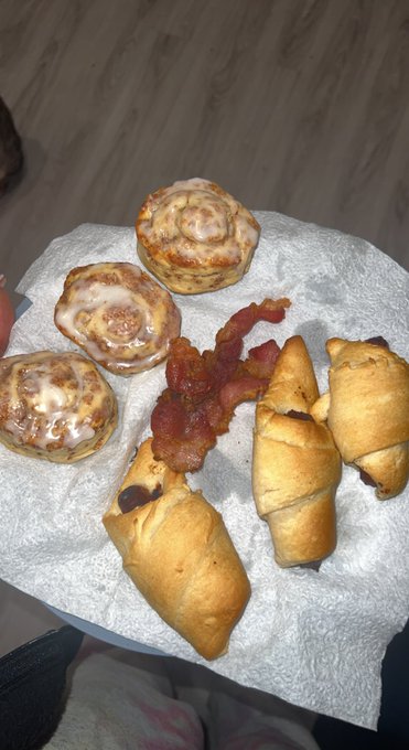 i ate every single bite. me. https://t.co/NcLExaacKG<a href="/tag/happybirthdaynicki"class="tags"><span>#happybirthdaynicki</span></a>