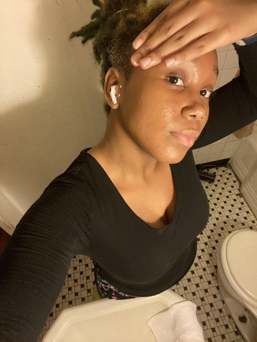 STUNNAK__'s tweet photo. late nights 🧟‍♀️ https://t.co/FTU3ILLPWr