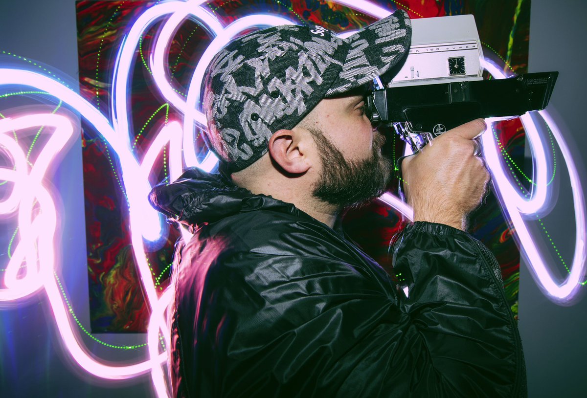 sarahshootsppl's tweet photo. Last shoot of 2022 got a lil weeeeeeird w/ @CDurangomusic π«
#sarahshootspeople #cdurango #loudlogicstudios #paintingwithlight #longexposurephotography https://t.co/gjblCmm22s