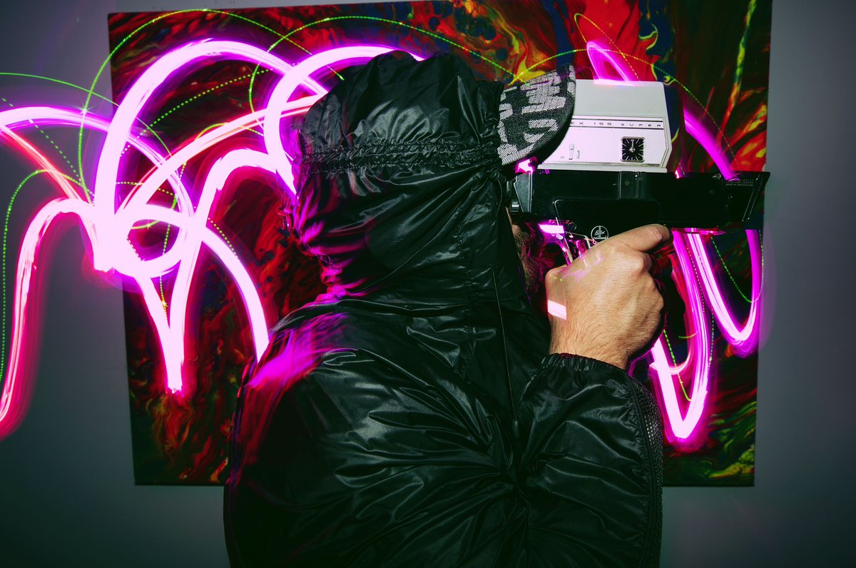 sarahshootsppl's tweet photo. Last shoot of 2022 got a lil weeeeeeird w/ @CDurangomusic π«
#sarahshootspeople #cdurango #loudlogicstudios #paintingwithlight #longexposurephotography https://t.co/gjblCmm22s