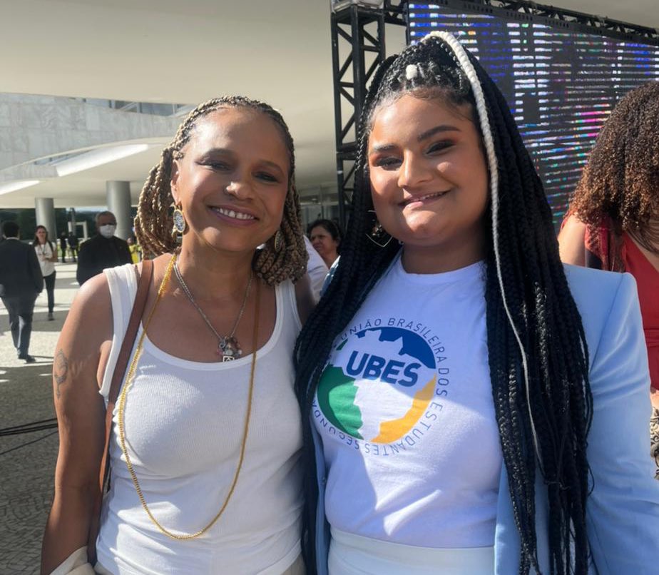 anajadebeatriz's tweet photo. Só gente incrível. Orgulho em participar desse momento histórico com pessoas que são referências ✨💛 #PosseLula @TeresaCristina @GilDoVigor @luedji_luna @soutomc_ https://t.co/Ytbm2R6yac