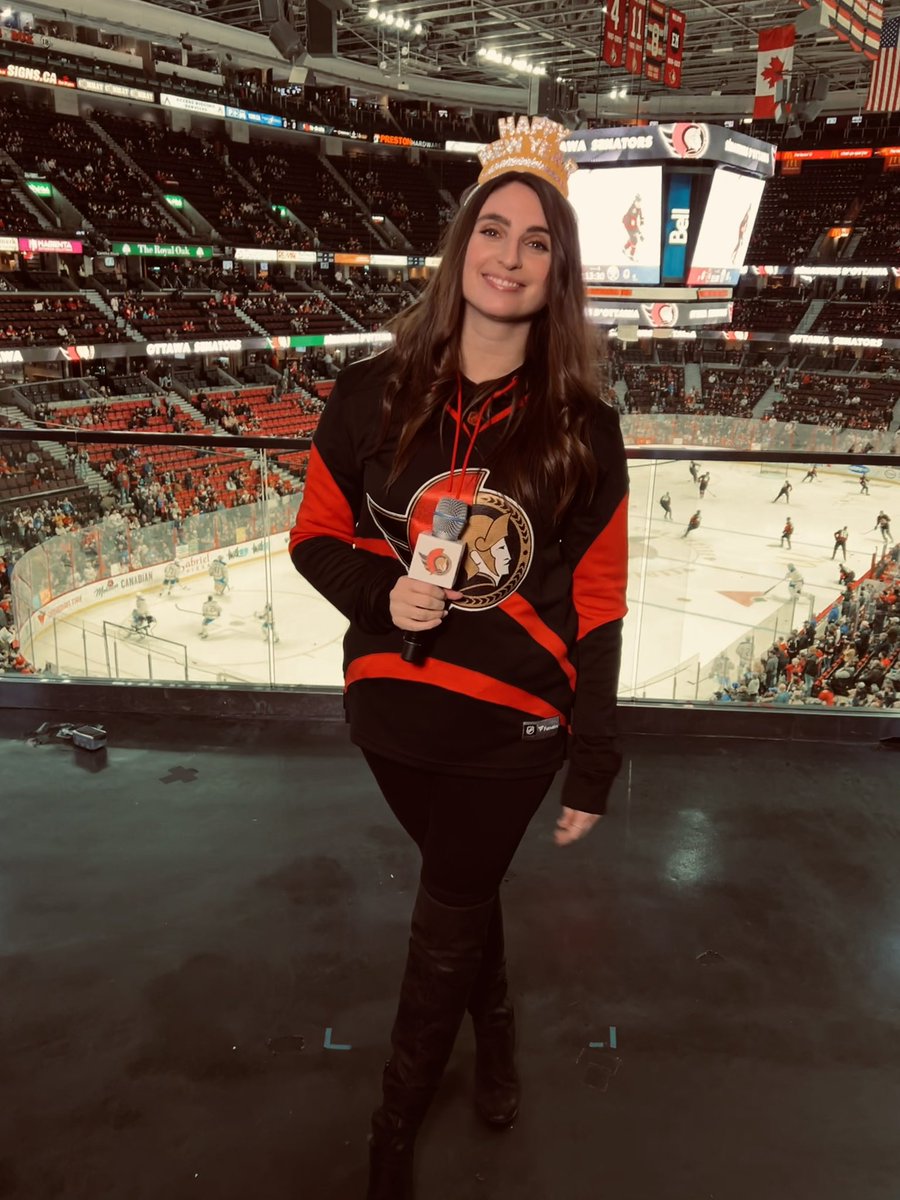 laurenfine_'s tweet image. The face of someone who has no idea what day of the week it is but is just happy to be here ❤️ Happy New Year, #SensArmy!