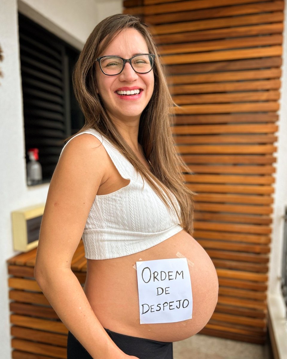 ProfLeticiaGoes's tweet photo. Caetano, você tem 3 dias para desocupar este imóvel. 😂 https://t.co/wbSePVQOrq