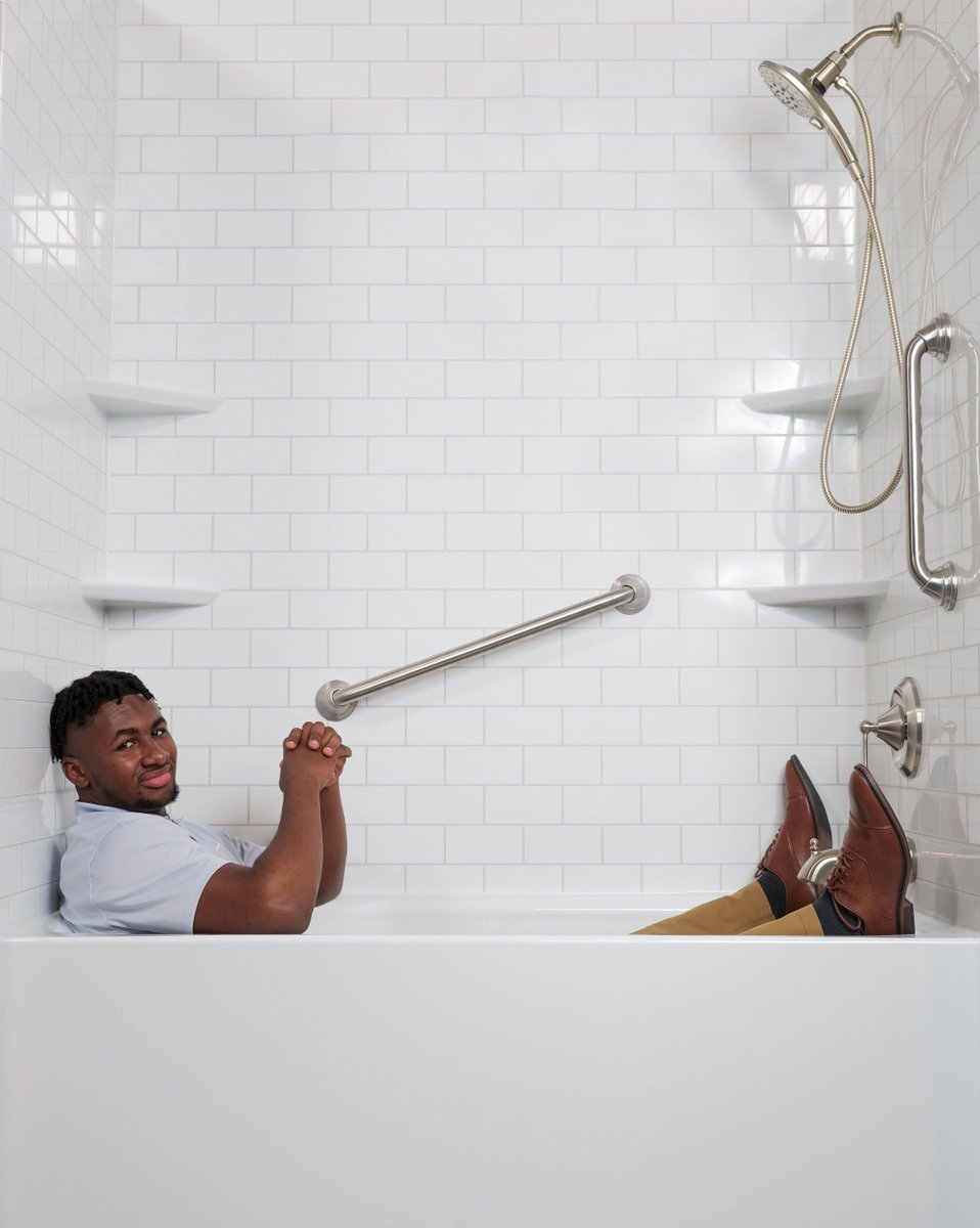 westshorehome's tweet photo. What's your pregame ritual? ๐
#WestShoreHome #NickSingleton #RoseBowl https://t.co/KFp5nLRRtH