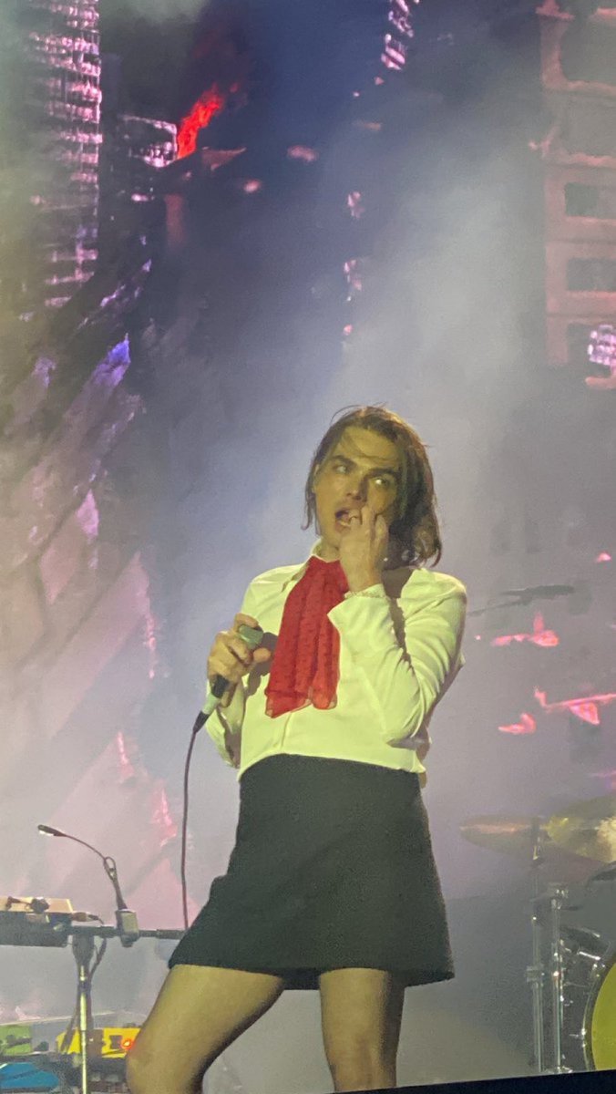 people keep debating what gerard’s best outfit was last year but?? it is so OBVIOUSLY this one JUST LOOK AT HIM