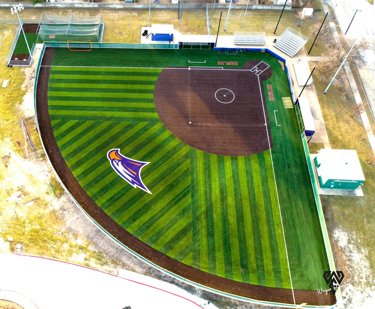 wgooden's tweet photo. RHS Softball. New digs. #staypurple https://t.co/yJbUVw77r1