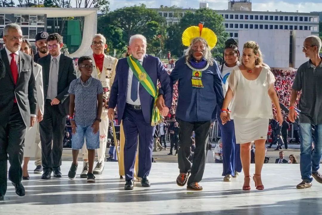 Reconstruindo o Brasil. Povos originários. 
#possepresidencial 
#LulaPresidente