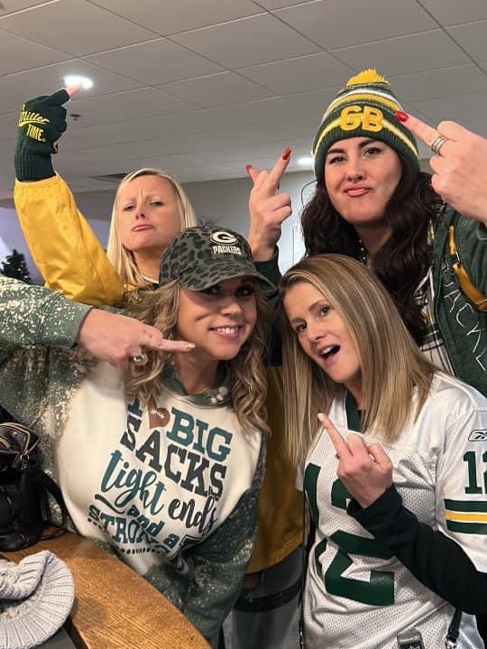 sheezayooper's tweet photo. FU MN!  #GoPackGo @Jtgbp10 https://t.co/oNZi50OcqB