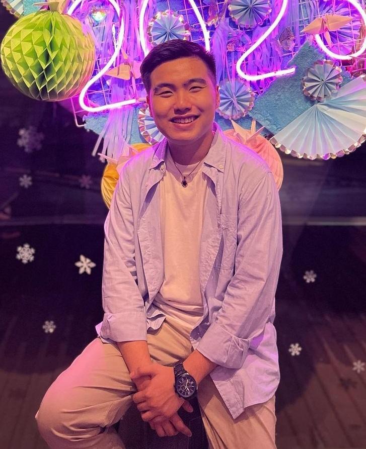 jpbolus's tweet photo. 10 YEAR CHALLENGE

eto na ba yung glowup ko from HS to college? 😭

Post a pic of yourself from 10 years ago and a recent one https://t.co/iW9vJvUXeL