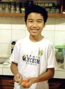 jpbolus's tweet photo. 10 YEAR CHALLENGE

eto na ba yung glowup ko from HS to college? 😭

Post a pic of yourself from 10 years ago and a recent one https://t.co/iW9vJvUXeL