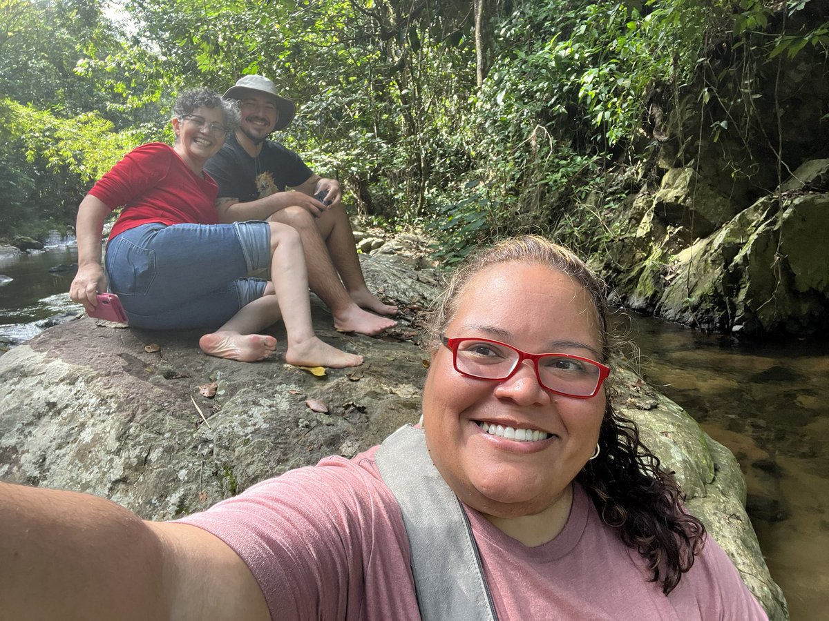 SereLinares's tweet photo. This was my view on the first day of 2023. Fishes, flowers, fungi, plants, and love. Happy #firstdayof2023 #FirstDayHike https://t.co/bqORW8a5jf
