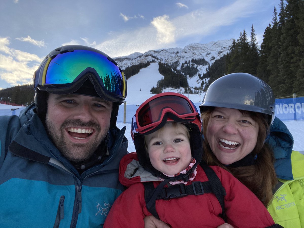 Happy New Year! ⁦<a href="/MtNorquay/">Mount Norquay</a>⁩ ⁦<a href="/ChristyHarzan/">Christy Harzan</a>⁩