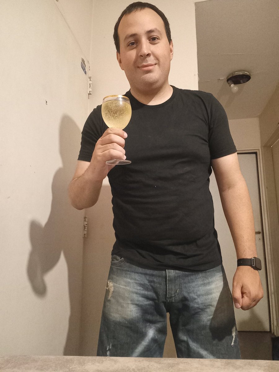 RodriMatias11's tweet photo. Feliz año 2023 🥂 https://t.co/YIpWym1Kar