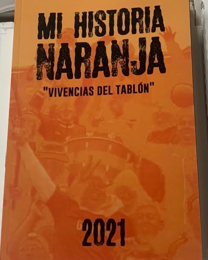 ccamposfutbol's tweet photo. Un orgullo ser parte del libro “Mi Historia Naranja. Vivencias del tablón 2021”en honor al club Cobreloa. 
Agradecimientos al programa deportivo https://t.co/xPobILz261 de Calama por honrarnos con el 2do. lugar del concurso de relato literario e incluirnos en la edición impresa. https://t.co/4dqXwc4a5j