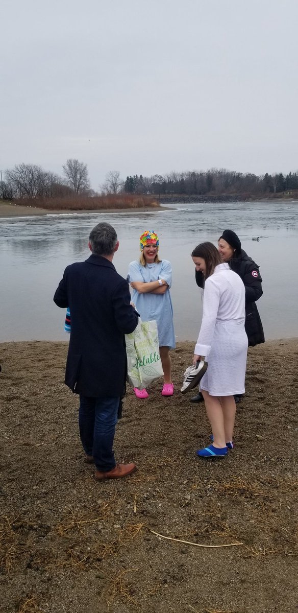 CoralReefShop's tweet image. A shout out to our friends Tommy Donnelly &amp;amp; Family @BrogueInn 😎! What a wonderful way to start the year with The Brogue&apos;s annual #PolarBearDip for charity! #PolarBearChallenge 

For Seinfeld &amp;amp; George Costanza fans.We CAN confirm: &quot;There WAS shrinkage - Like a frightened turtle.&quot;