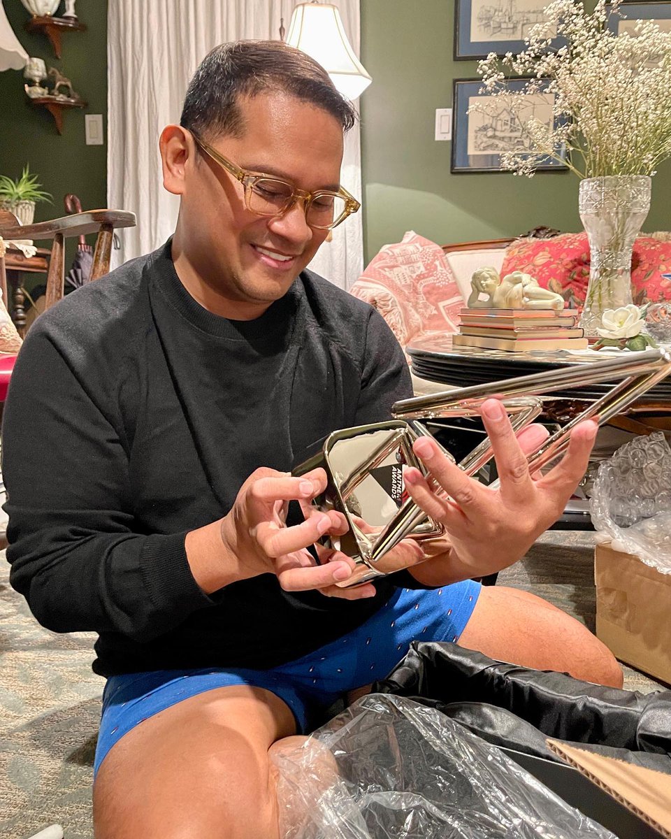 Happy New Year!! Here's to seeing Anthem Awards in the hands of more activists and changemakers in 2023!

Photos of Anthem Winner @elton_lugay unboxing a Silver trophy 📦👏🌟

Stay tuned for announcements about our 2023 celebrations!