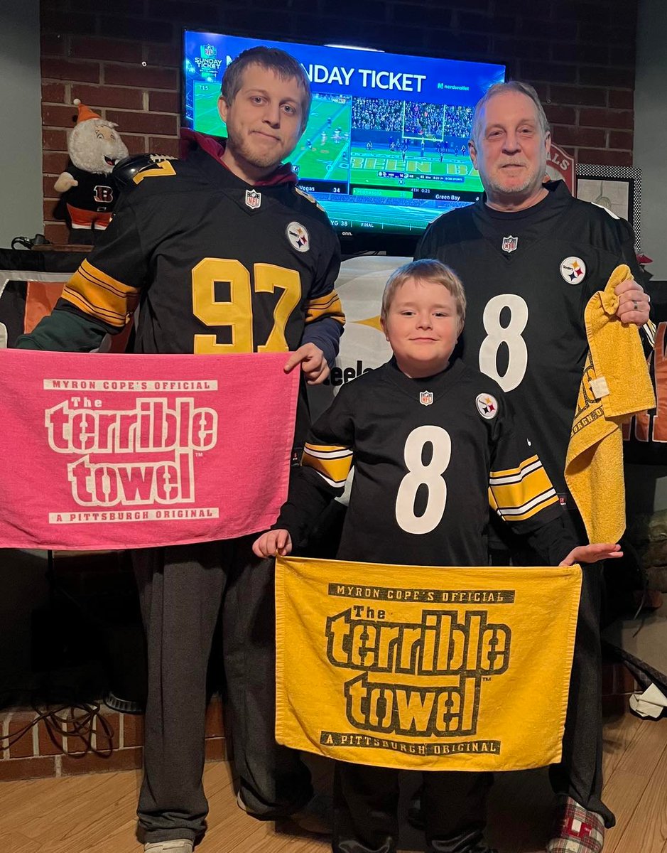 Getting ready to get this W with my sons on SNF. #stayinalive #HereWeGo
