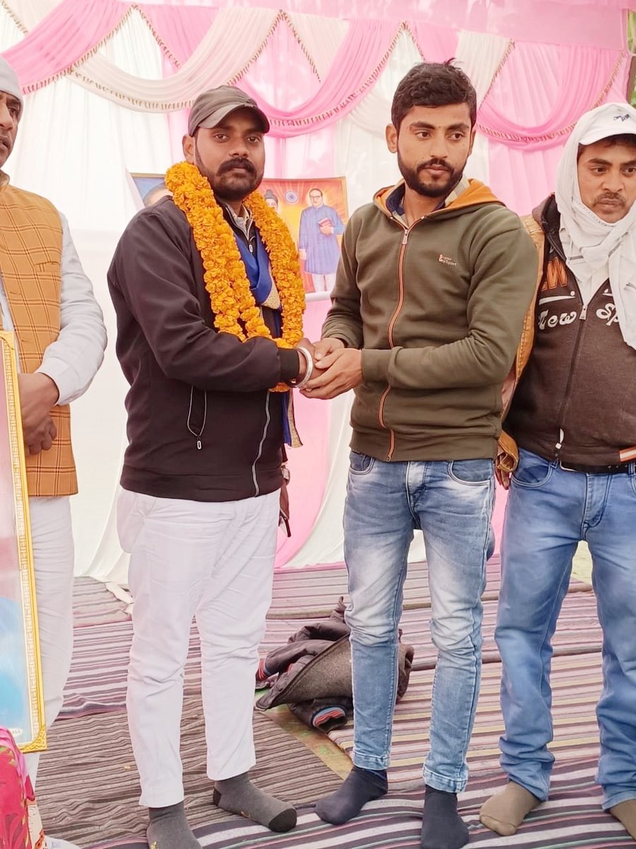 AwaazNb's tweet photo. भीम आर्मी भारत एकता मिशन आजमगढ़ उत्तर प्रदेश ग्राम सभा कोयलारी मिठनपुर करिया में नए वर्ष एवं भीमा कोरेगांव शौर्य विजय दिवस मनाया गया जिसमे #मुख्य_अतिथि_रहे_भीम_आर्मी_आजमगढ़_के_जिला_अध्यक्ष_माननीय_विपिन_राव_जी साथ में तमाम भीम आर्मी के कार्यकर्ता पदाधिकारी गण उपस्थित रहे https://t.co/BRzJlQstLm