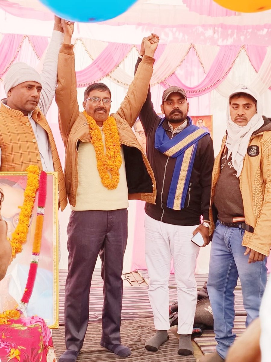 AwaazNb's tweet photo. भीम आर्मी भारत एकता मिशन आजमगढ़ उत्तर प्रदेश ग्राम सभा कोयलारी मिठनपुर करिया में नए वर्ष एवं भीमा कोरेगांव शौर्य विजय दिवस मनाया गया जिसमे #मुख्य_अतिथि_रहे_भीम_आर्मी_आजमगढ़_के_जिला_अध्यक्ष_माननीय_विपिन_राव_जी साथ में तमाम भीम आर्मी के कार्यकर्ता पदाधिकारी गण उपस्थित रहे https://t.co/BRzJlQstLm