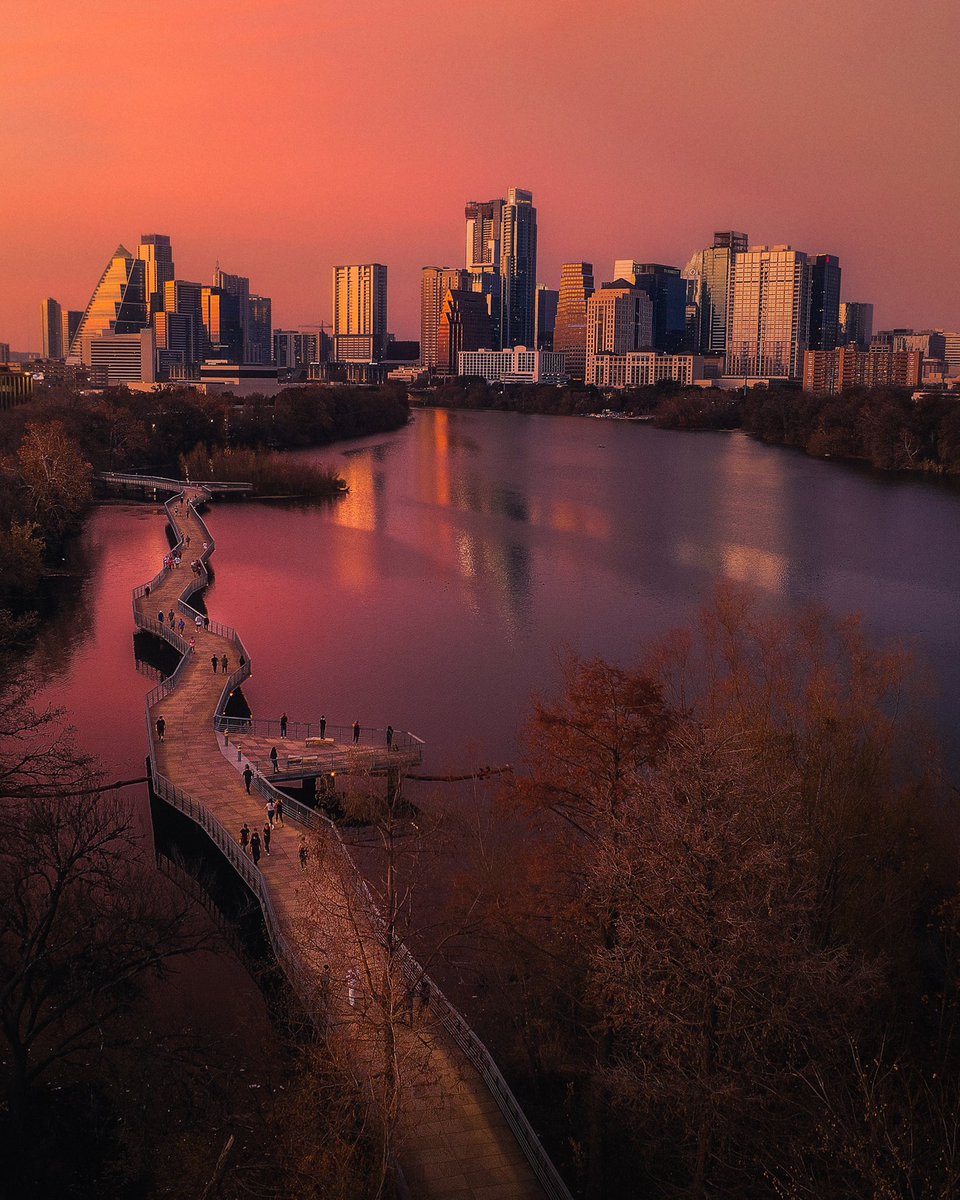 shanew21's tweet image. The first sunset of 2023 in Austin was a scorcher 🔥