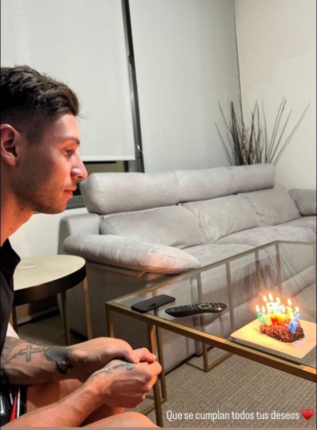 juankyjurado's tweet photo. Los que cumplen en enero se sienten identificados con el cumple del querido Gonzalo Montiel. 🇦🇷 https://t.co/1AYtlEyYVX