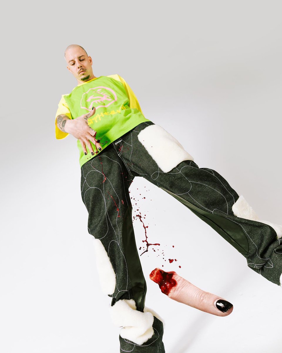 rueguh_'s tweet image. head dink