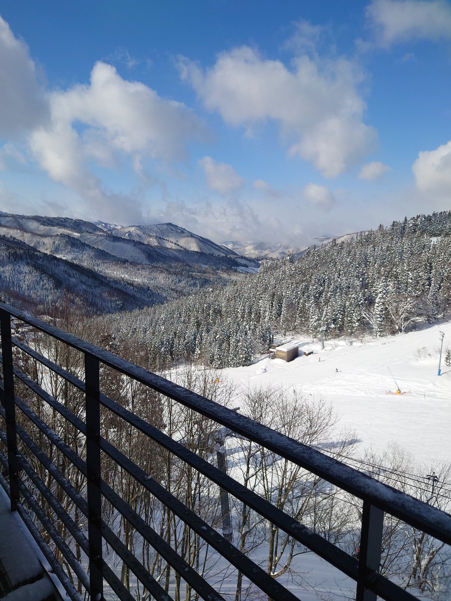 winghills1350's tweet image. TheLOOKのテラスからの眺め
最高でーす
#ウイングヒルズ白鳥リゾート
#岐阜県スキー場
#TheLOOK