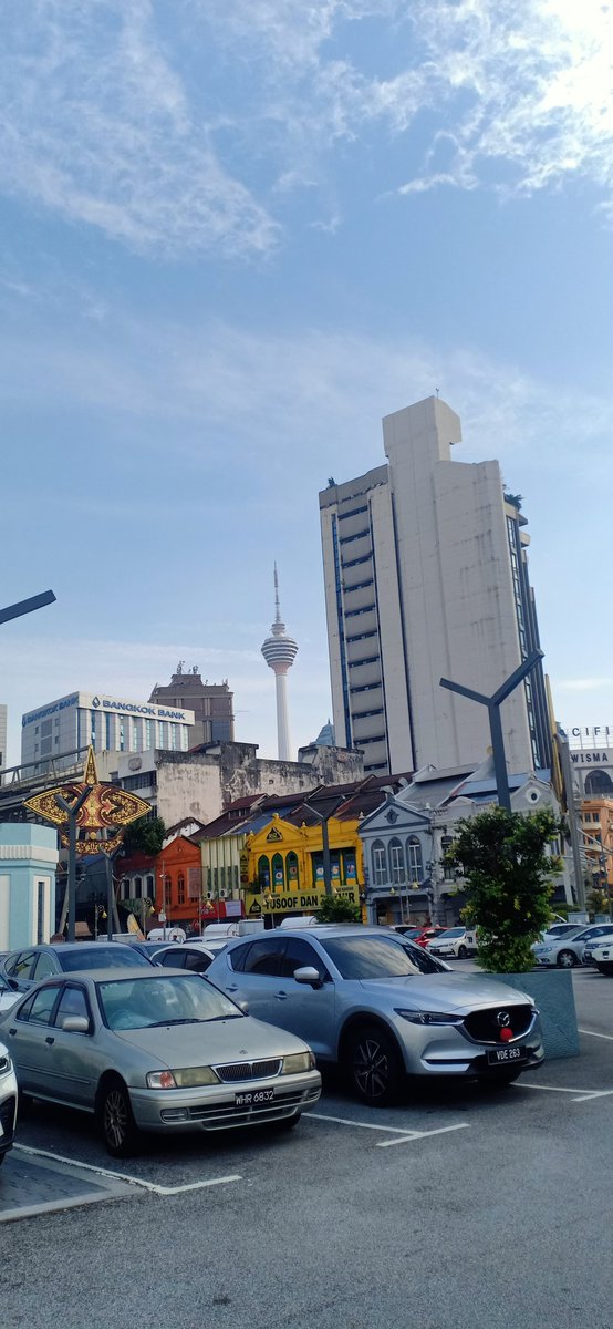 AsiaBucketList's tweet image. No, it's not Bangkok. #KualaLumpur #Malaysia
