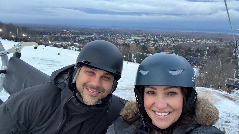 aafischr's tweet photo. Better at the Apres ski 🤍 @BlueMtnResort https://t.co/18CE1mnBKm