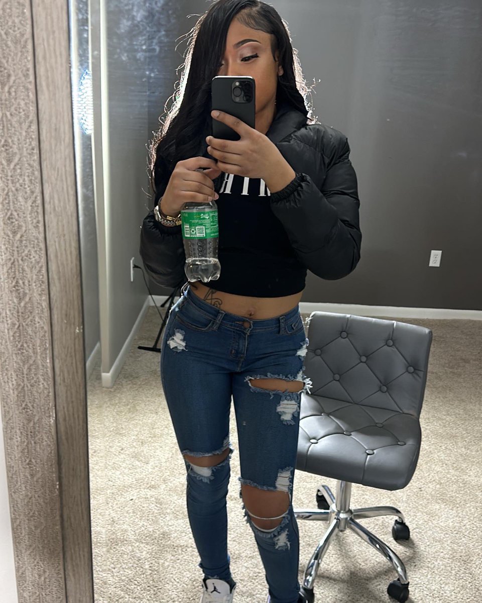 Adoreariee's tweet photo. Happy New Years🎉 https://t.co/J7Uy5RLw4Z